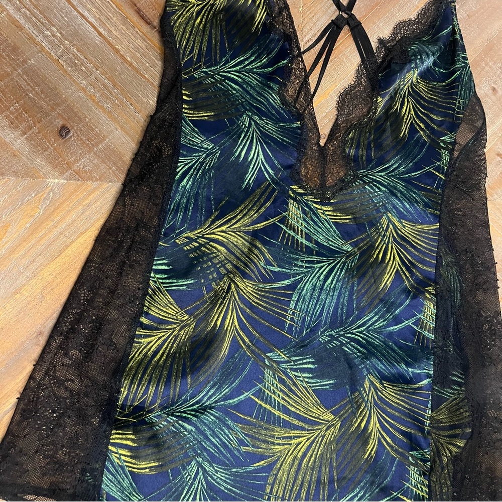 Victorias Secret Navy Palm Leaf Lace Silk chemise slip Large - Picture 3 of 6